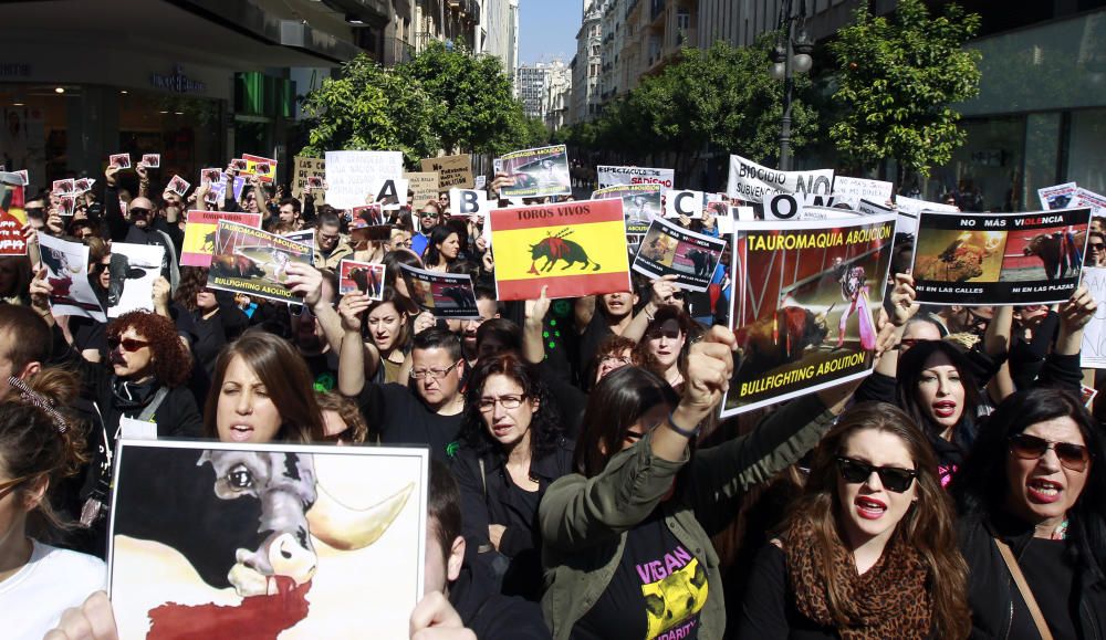 Manifestación y performance antitaurina en Valencia