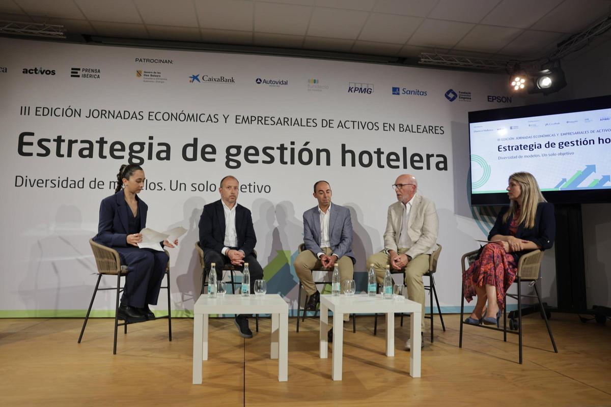 La segunda mesa redonda estuvo enfocada  en la eficiencia energética en la planta hotelera