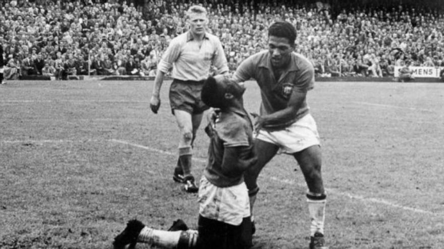El bicampeón Garrincha: de alegría del pueblo a juguete roto