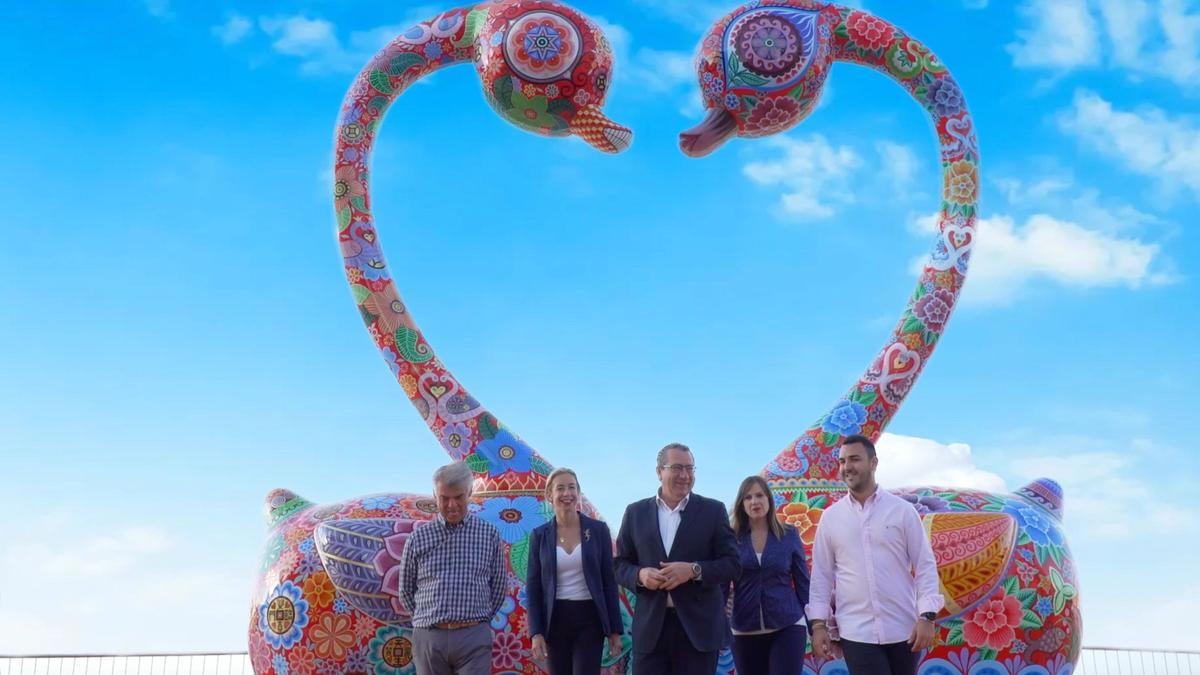 El alcalde del PP junto a parte de la candidatura en Benidorm.