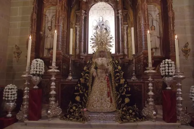 Gran Perdón, en besamanos en la capilla de San Rafael de la Catedral