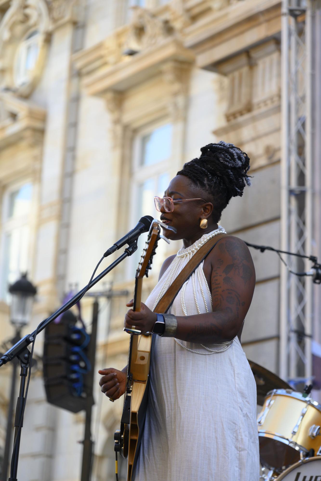 Melissa Laveaux y Rozalén en La Mar de Músicas