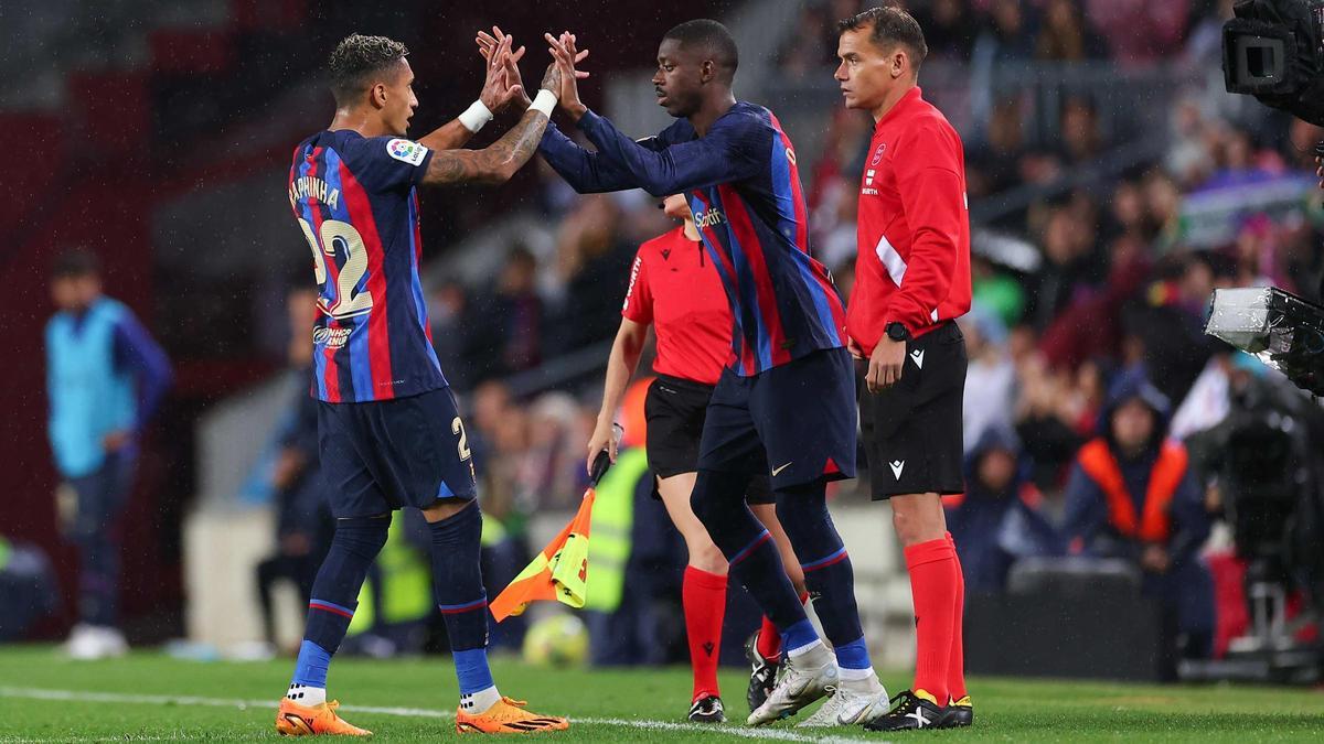 Demb谷l谷, con la camiseta del Bar?a