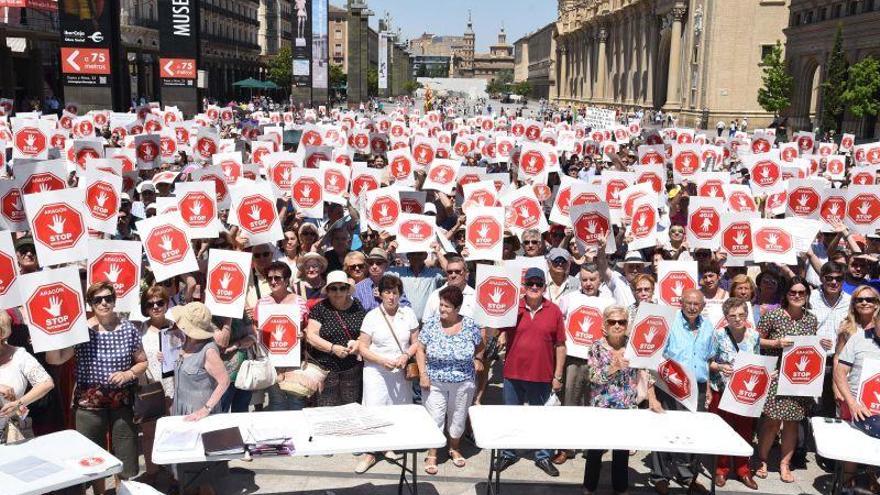 Cientos de personas piden en Zaragoza la abolición del impuesto de sucesiones