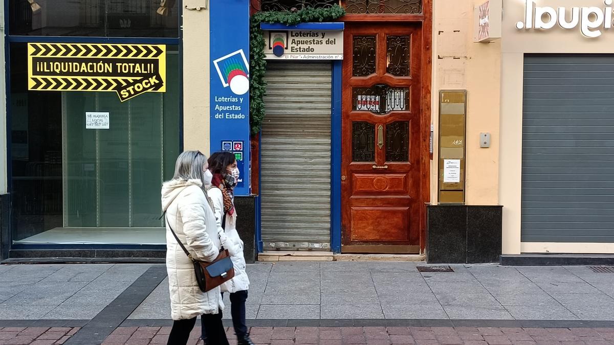 La administración de la calle Alfonso, poco después de celebrarse el sorteo, este jueves.