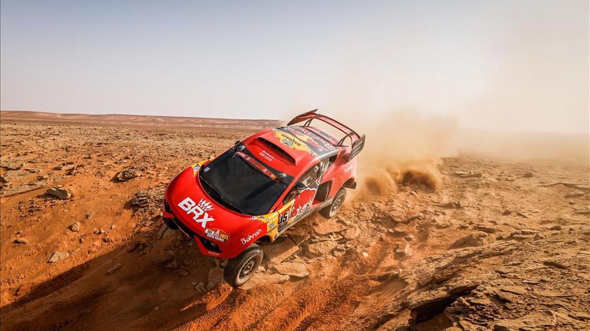 Sebastien Loeb, surcando una duna en el desierto saudí