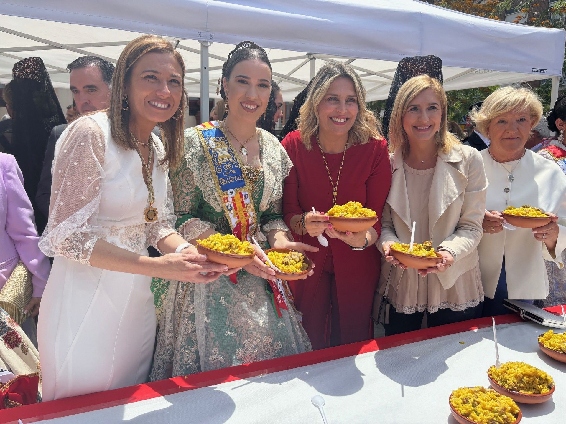 Galería del reparto de arroz de les 'calderes' en el día grande de las fiestas de Almassora