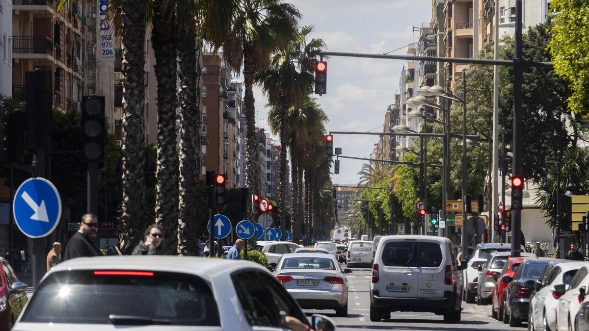 València instala semáforos «foto-rojo» en los cruces más peligrosos – Levante-EMV