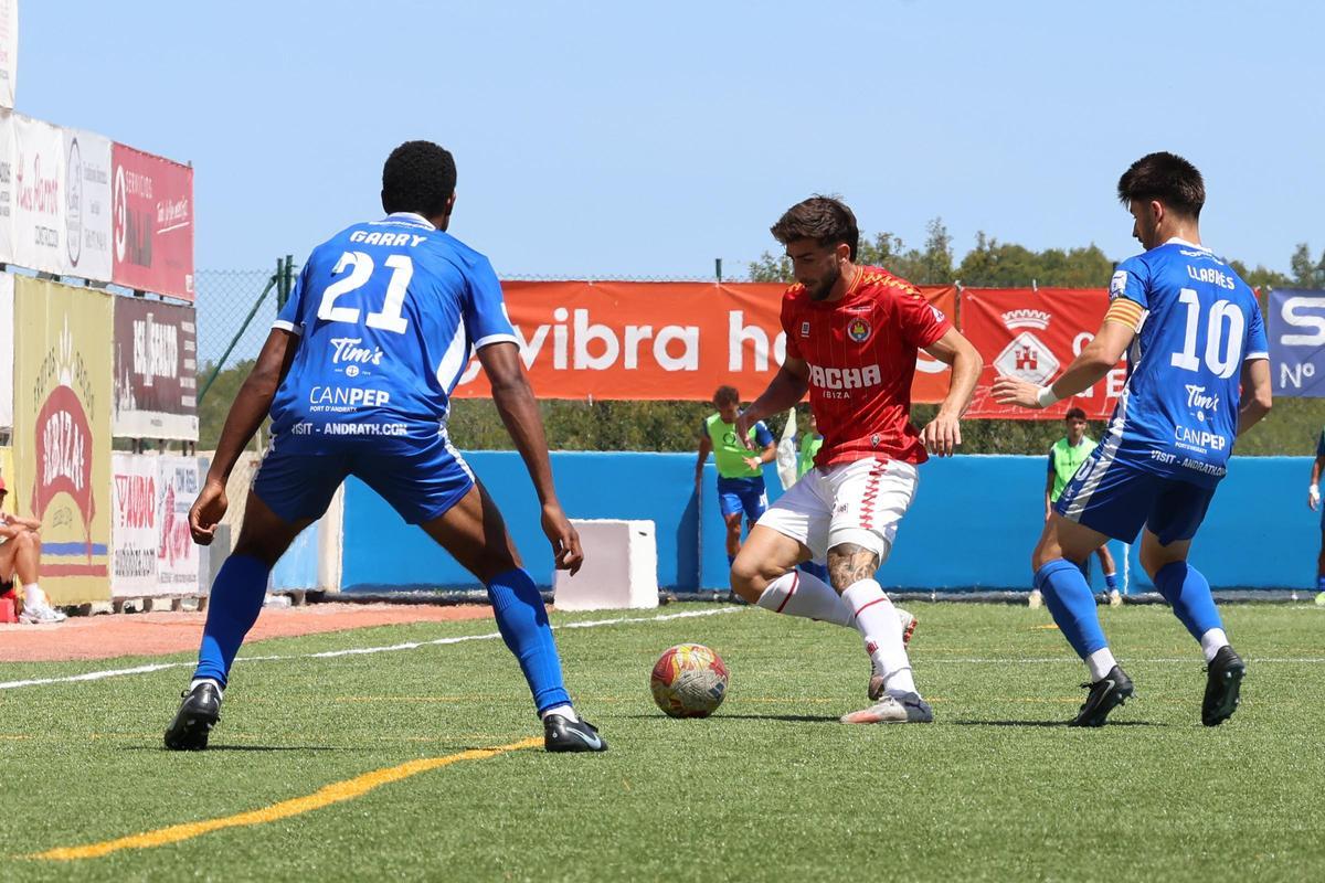 Imágenes del empate de la SD Ibiza ante el CE Andratx por 2-2 en Sant Rafel