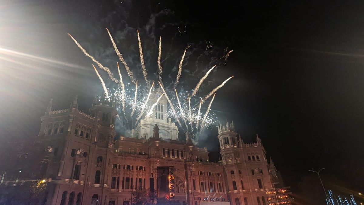 Fuegos artificiles que cierran el desfile de los Reyes Magos