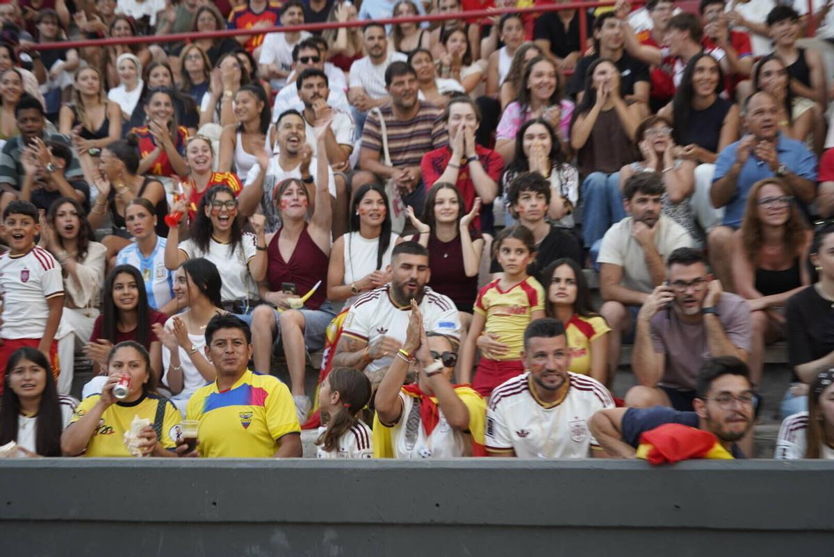 Busca't a les imatges del partit de la final del mundial a l'estadi del Nou Congost