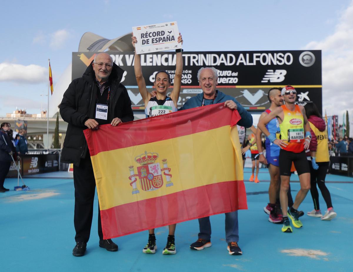 Galimany, con Juan Roig y Paco Borao, tras batir el récord de España
