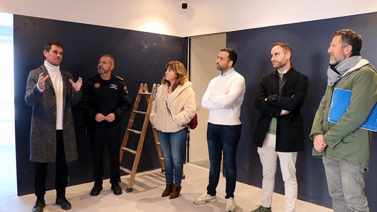 Las autoridades, durante la visita a la central tras la reforma.