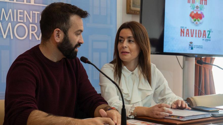 Los concejales David Gago y Sara de la Higuera en la presentación del programa de Navidad. | J. L. F.