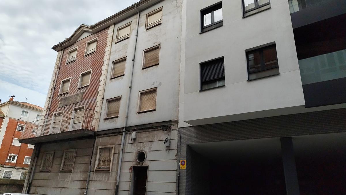 Bloque en El Natahoyo que quiere comprar el Ayuntamiento