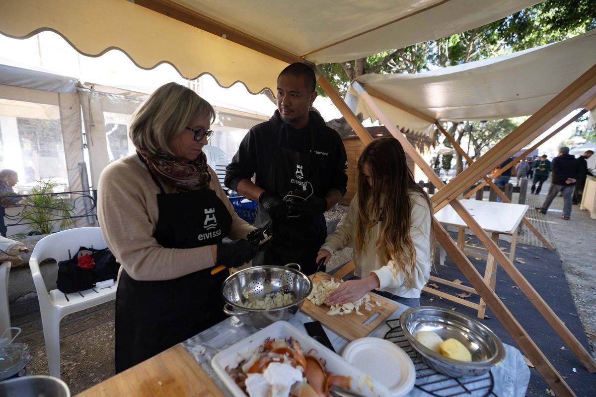 Todas las imágenes del concurso de tortilla de patata 'vermella' de Ibiza
