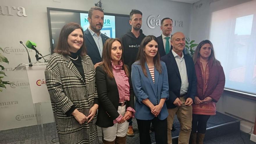Por la izquierda, Laura Arias, Mónica Blanco, Raquel Ruiz, Jaime García, y María José García Valdés. En la segunda fila, Daniel González, presidente de la Cámara de Comercio, José Daniel Martínez y José Manuel Vega.