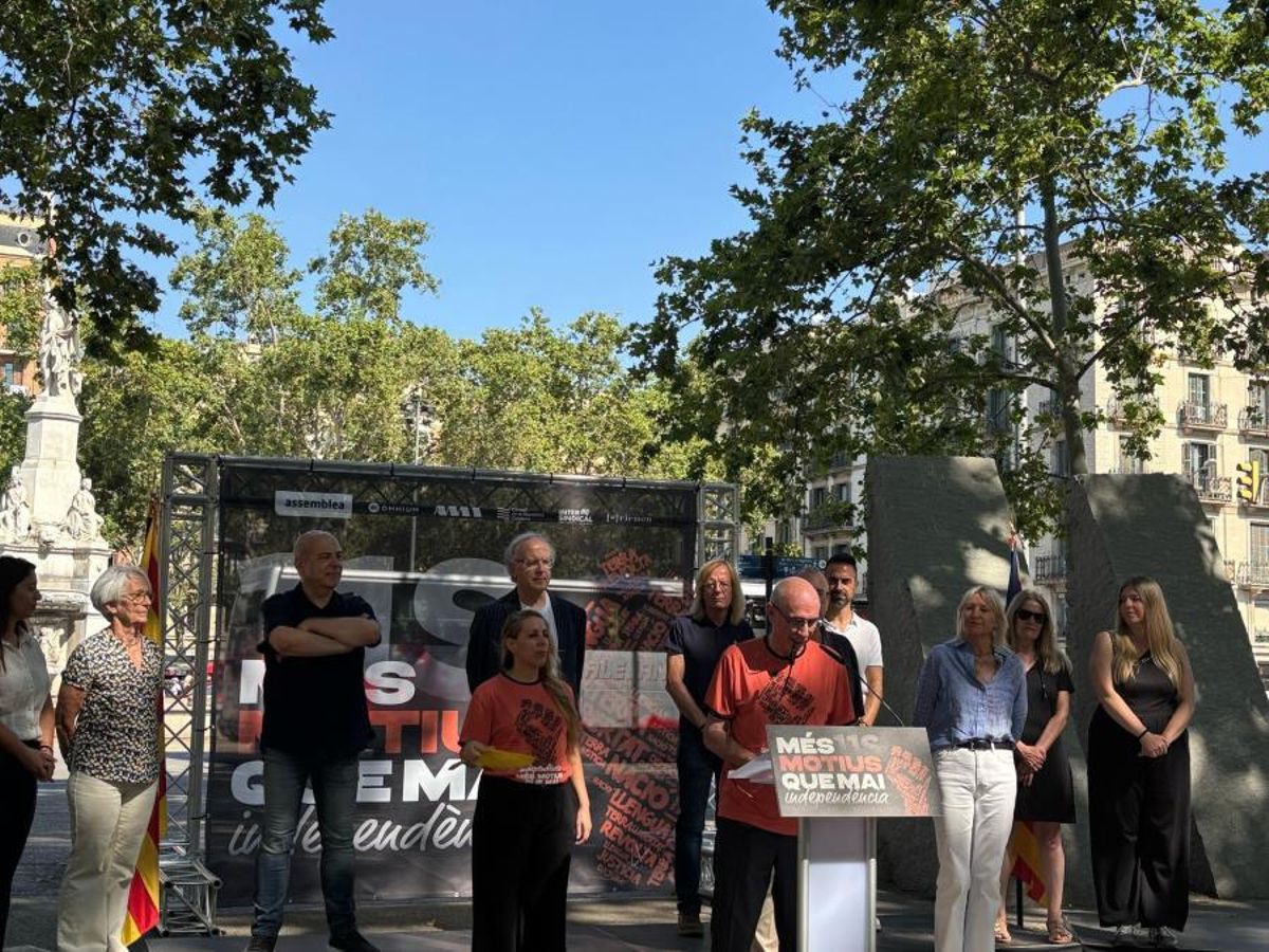 El presidente de Ãmnium, Lluís Llach, en la rueda de prensa para anunciar movilizaciones de la Diada del 11 de septiembre en Catalunya. El presidente de Ãmnium, Lluís Llach, en la rueda de prensa para anunciar movilizaciones de la Diada del 11 de septiembre en Catalunya.