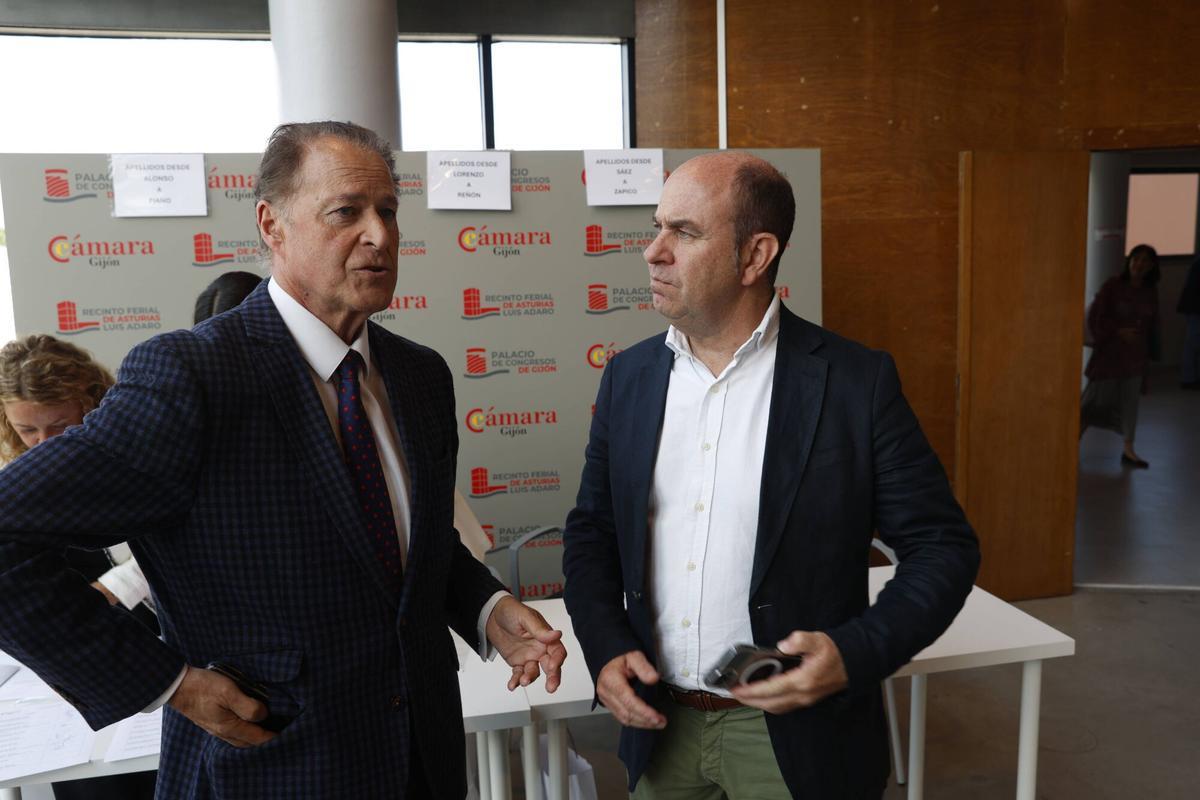 Inicio del plenario de la Cámara de Comercio de Gijón en donde se elegirá a Félix Baragaño como presidente.