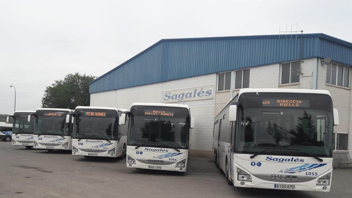 Flota de autobuses de la compañía Sagalés.