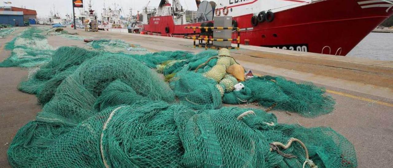 Barcos de pesca amarrados en el puerto de Avilés.