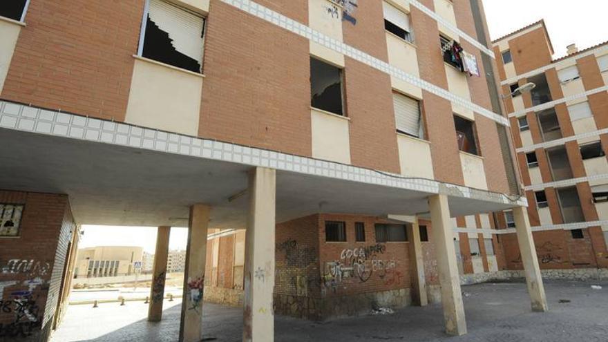 La negativa a irse a Castellón retrasa el desalojo del Grupo B