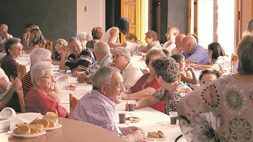 Buscan familias con hijos para gestionar el bar y ganar vecinos en la Pobla de Benifassà