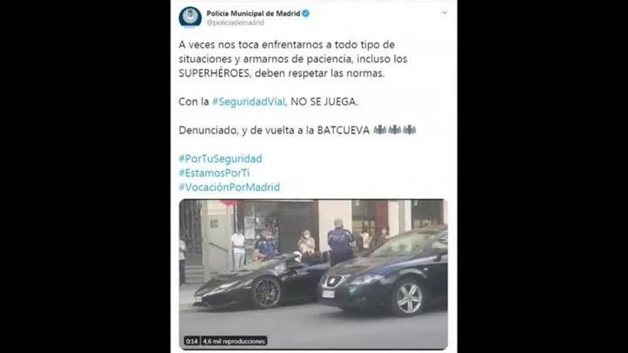 Denunciado un &#039;youtuber&#039; disfrazado de Batman en un coche de lujo por la Gran Vía de Madrid