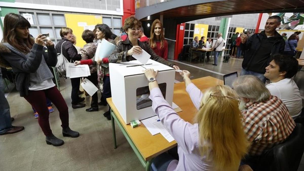Colas en un centro de votación el 9 de noviembre del 2014