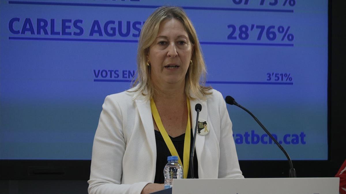 Neus Munté, en una rueda de prensa en la sede del PDECat.