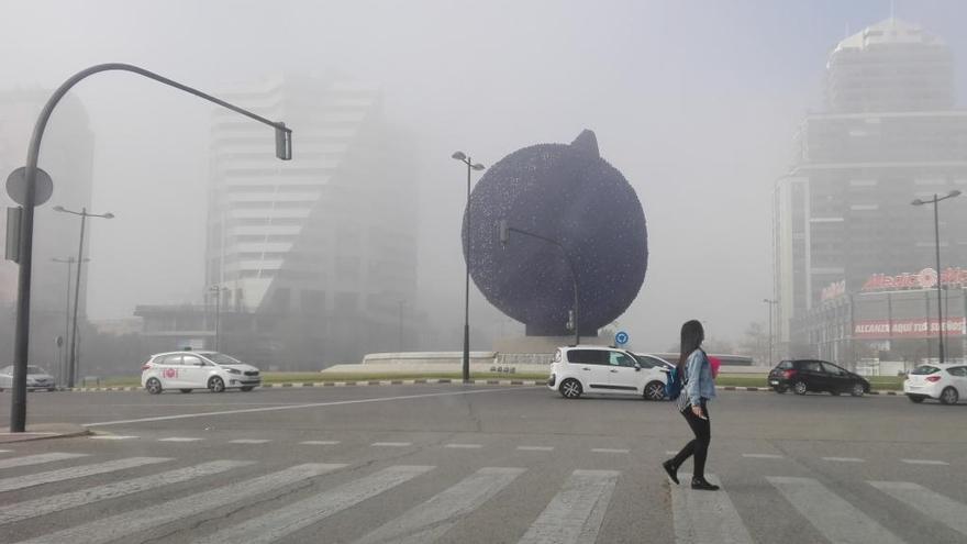 La niebla en la Avenida Corts Valencianes.