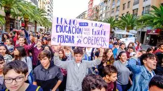 Estudiantes llaman a una huelga este jueves por las políticas educativas del Consell y los "ataques" al valenciano