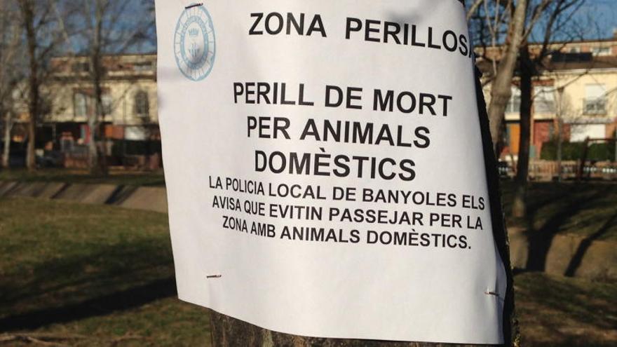 La policia ha alertat els veïns dels riscs de passejar amb animals per la zona on hi ha hagut els enverinaments.