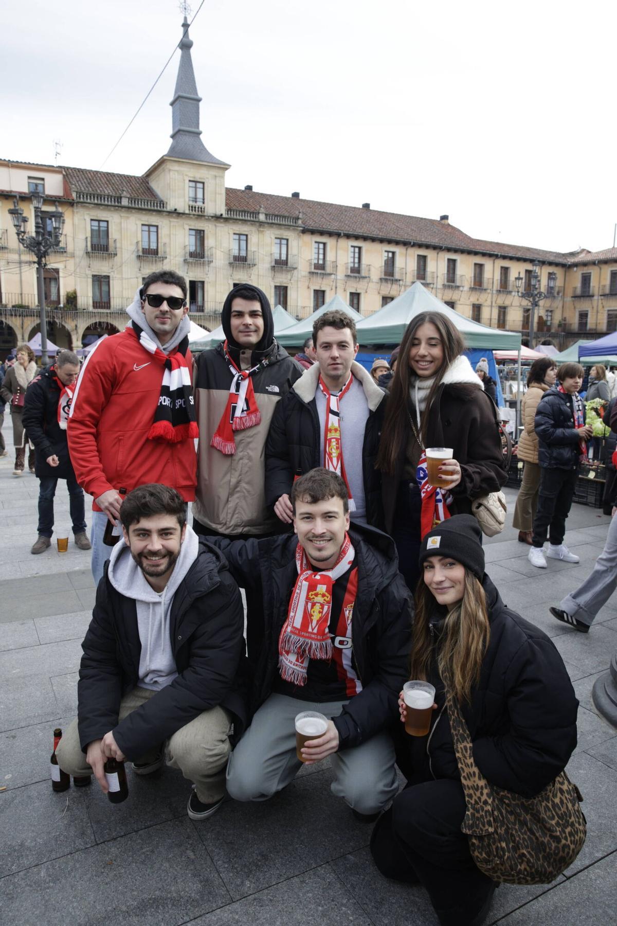 La Mareona invade León ates del partido del Sporting