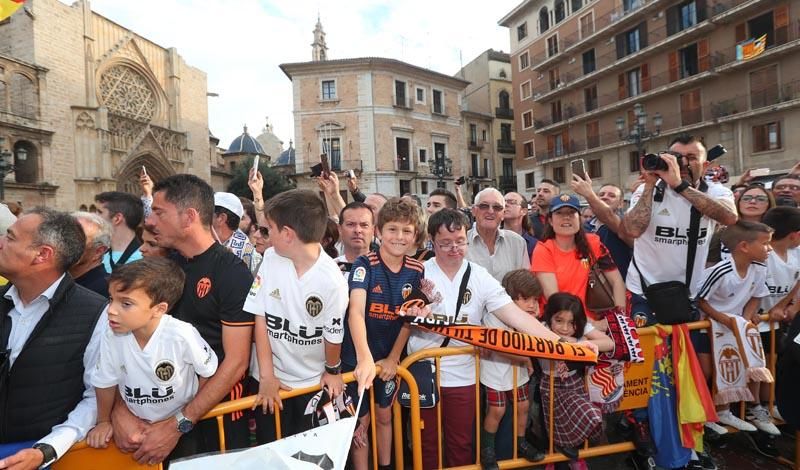 Así han sido las celebraciones del Valencia CF en la Basílica, Generalitat y ayuntamiento