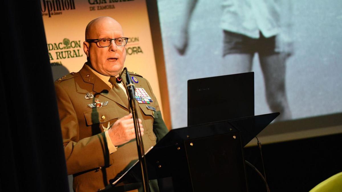 El teniente general, en un momento de su ponencia en el foro del periódico.
