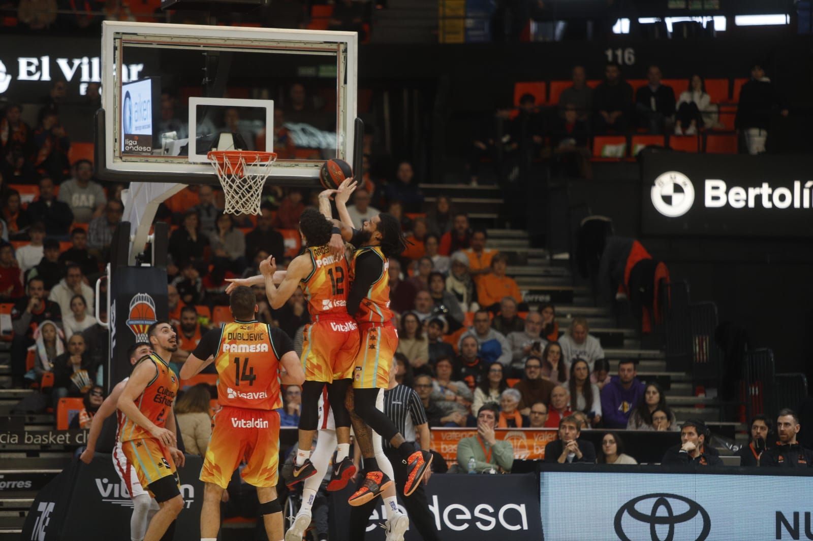 Todas las fotos del partido de ACB entre el Valencia Basket y el Manresa