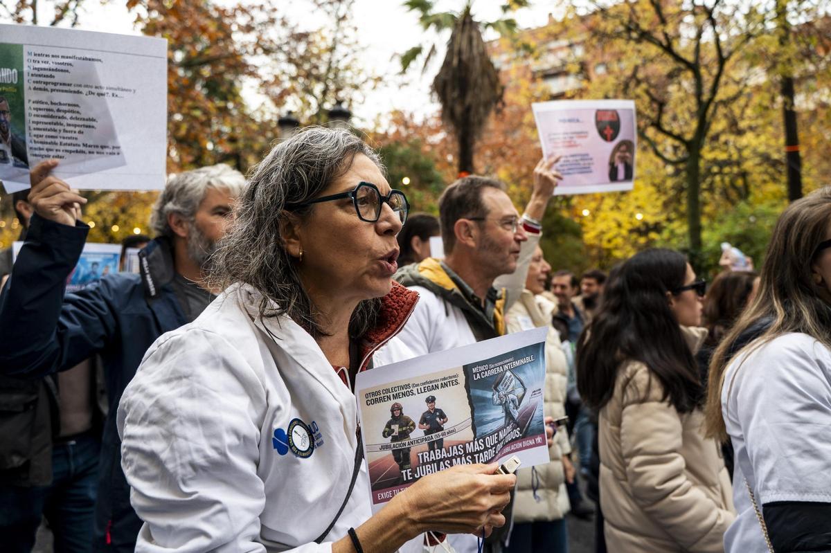 Fotogalería | Los médicos extremeños se manifiestan contra el Estatuto Marco del Ministerio de Sanidad