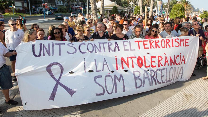 Concentración en Alicante contra los atentados perpetrados el jueves en Cataluña.