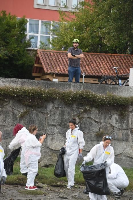 Gran limpieza de la ría de O Burgo