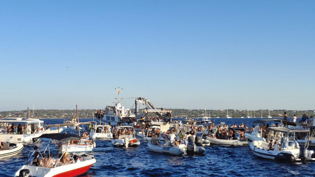 Cada año más embarcaciones participan en la procesión marinera