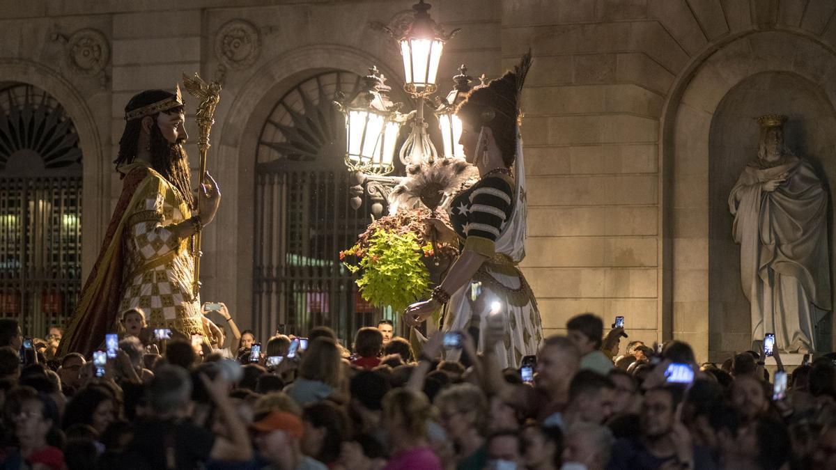 Inicio de les Festes de la Mercè, en la plaça Sant Jaume.