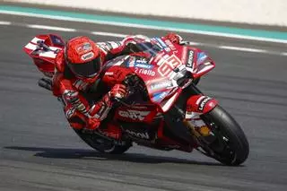 Marc Márquez lidera casi al completo la primera tanda libre en Hungría
