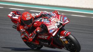 Fotografía de Yoan Valat, en la que puede verse en una imagen del pasado 8 de mayo al piloto español Marc Márquez (Ducati), durante el Gran Premio de Francia. EFE