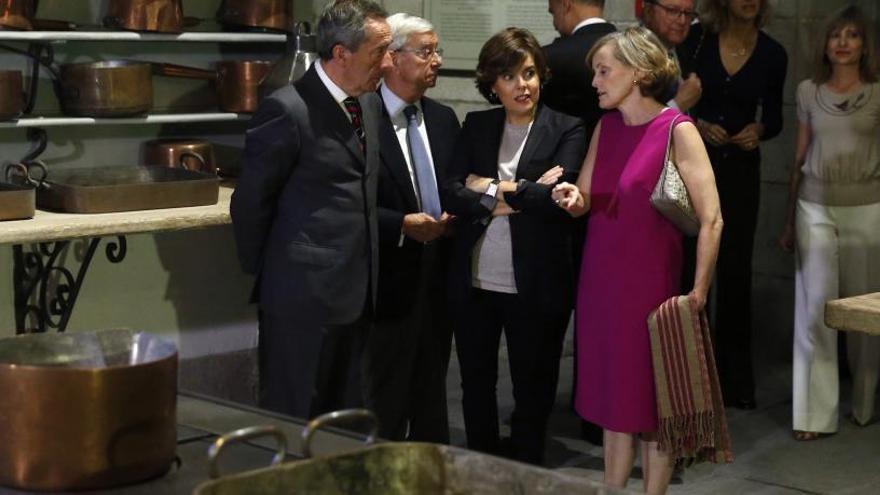 La vicepresidenta del Gobierno, Soraya Sáenz de Santamaría, durante la apertura a la visita pública de la Real Cocina del Palacio Real.