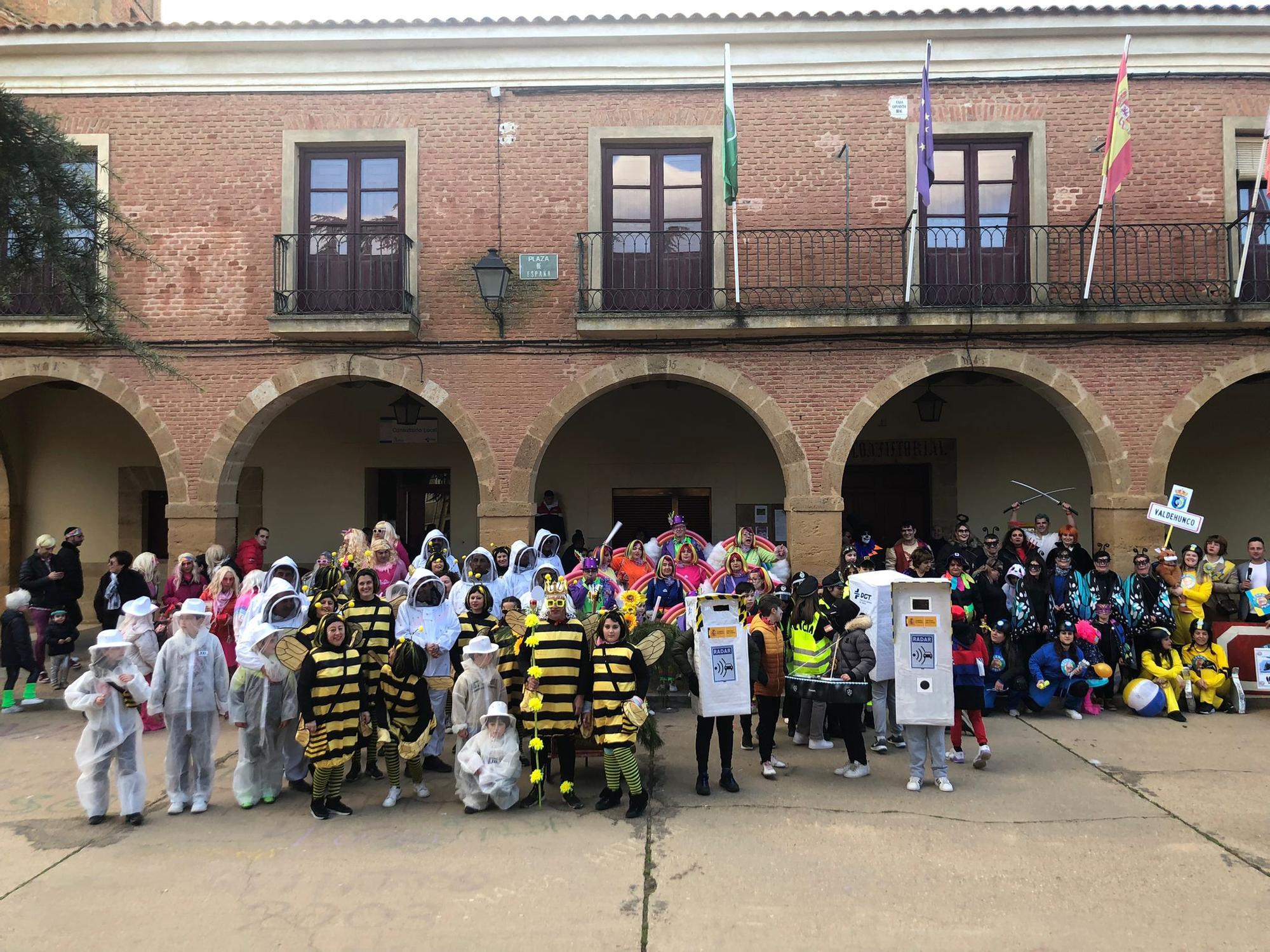 GALERÍA | Villanueva del Campo celebra el Carnaval con un desfile multicolor