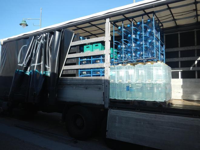 GALERÍA| Los camiones de agua llegan a Villaralbo