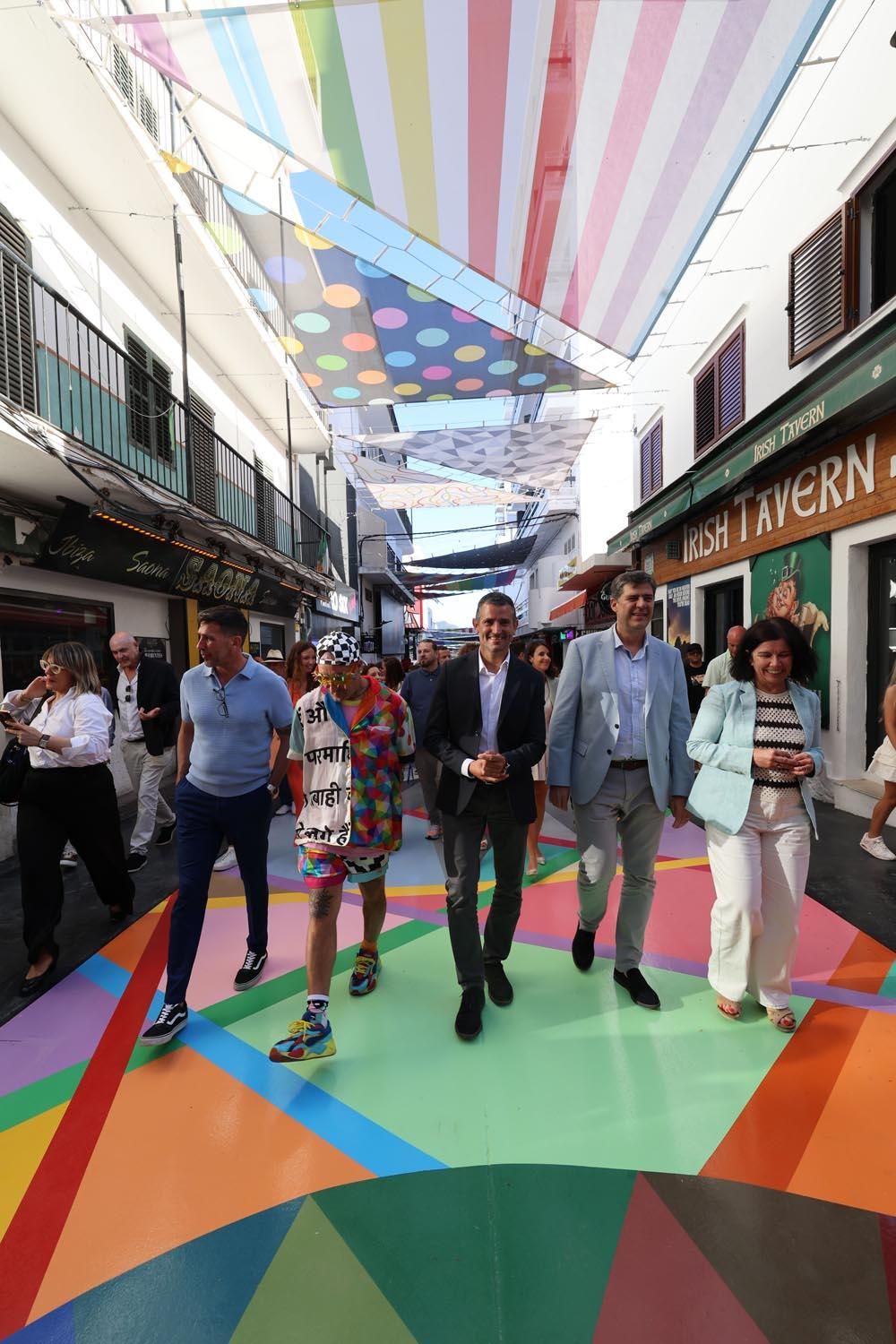 Galería: Todas las imágenes de la inauguración del mural de Okuda en Sant Antoni
