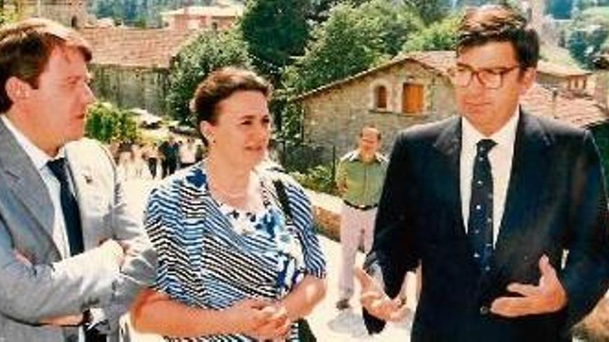 Xavier Soy, Berta Badà i Ernest Lluch en la inauguració de l&#039;ampliació i reforma de l&#039;Hospital, el 1985.