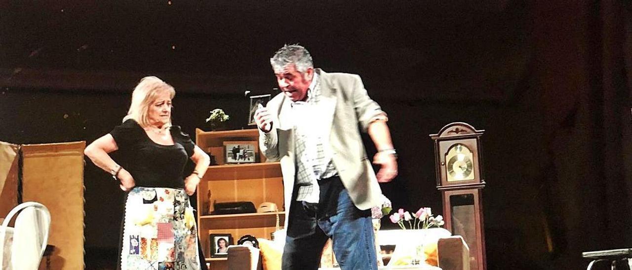 Carmen López y Quillo Soto, durante la representación de “Les coses del mio Antón”.